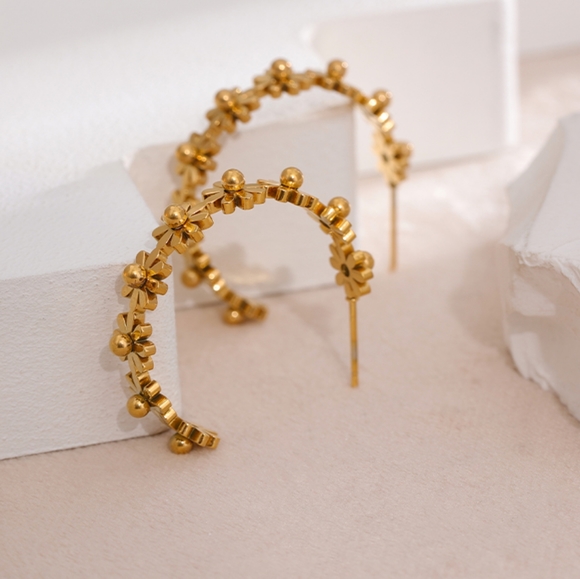 Wonderful Daisies Earrings - Picture 4 of 9